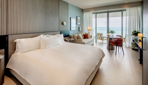 Deluxe Studio, 1 King Bed with Sofa bed, Roll-in Shower, Partial Ocean View