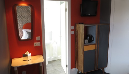 Mini Comfy (Room 6)