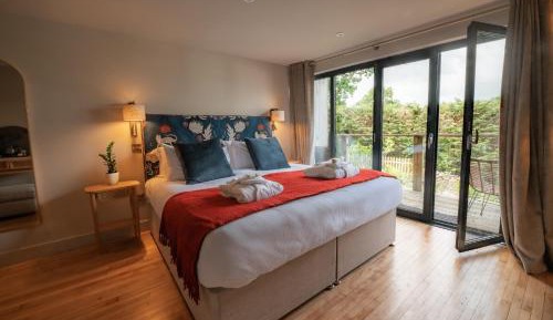Deluxe Double or Twin Room with Lake View
