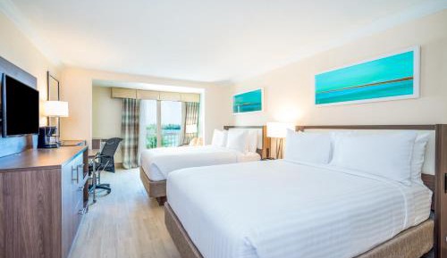Queen Suite with Two Queen Beds and Single Sofa Bed
