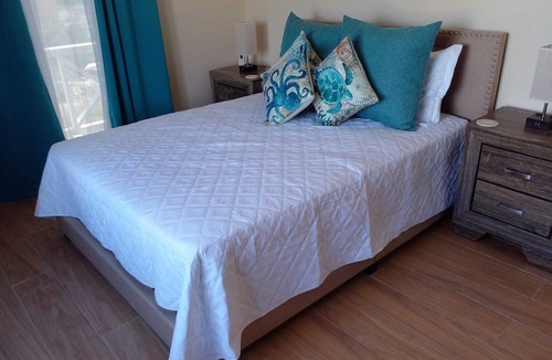 Rolleville Cottage | 1-2 MINUTES AWAY FROM THE BEACH