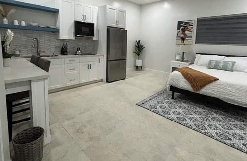 Downtown Nassau Cottage | Tranquil secluded studio w/ Pool and WiFi, AC in charming Nassau