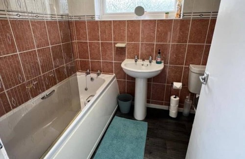Northampton House | Impeccable 3 bed House in Northampton-perfect for families, contractors
