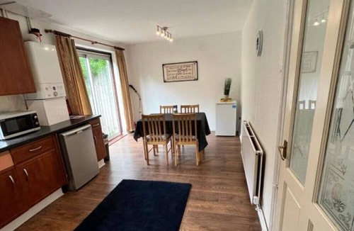 Northampton House | Impeccable 3 bed House in Northampton-perfect for families, contractors