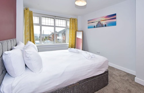 Burslem House | Lancaster House: A Charming 3-BR Home in the Heart of Norton Green