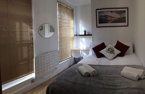 St. Pancras House | (121) Comfort 5 Bedroom House in Euston, Central London - up to 11