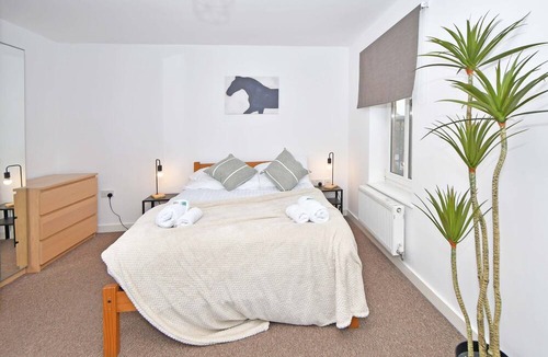 Newcastle-Under-Lyme House | Tansey House: A Serene Residential Haven Near the Heart of the City!