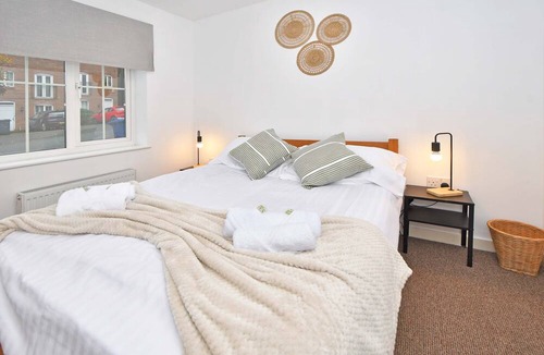 Newcastle-Under-Lyme House | Tansey House: A Serene Residential Haven Near the Heart of the City!