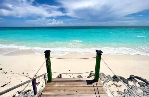 Farmer's Hill Apartment | Lion Fish Suite Ocean Front Exuma Palms Resort!