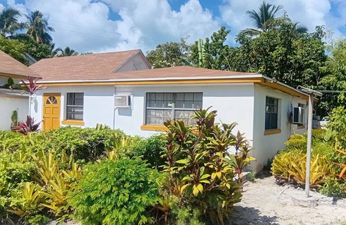 Tarpum Bay House | Tranquil 2-bedroom house with AC in Tarpum Bay