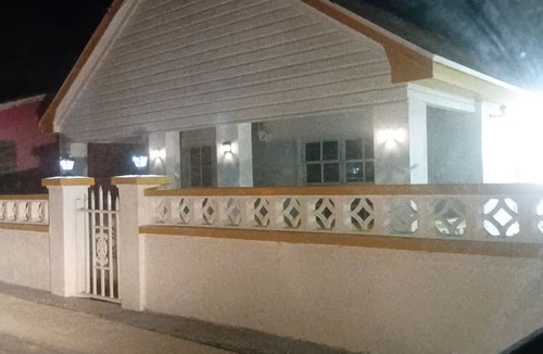 Tarpum Bay House | Tranquil 2-bedroom house with AC in Tarpum Bay