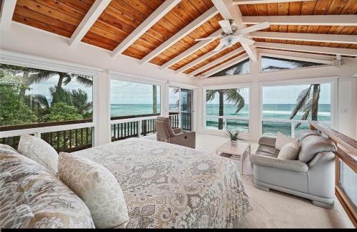 Waialee House | Oceanfront Paradise: 3BR3BA Residence with Stunning Views on Laniakea Beach Oahu