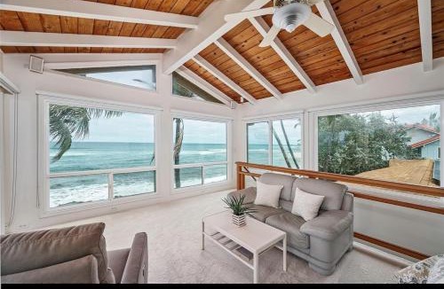 Waialee House | Oceanfront Paradise: 3BR3BA Residence with Stunning Views on Laniakea Beach Oahu