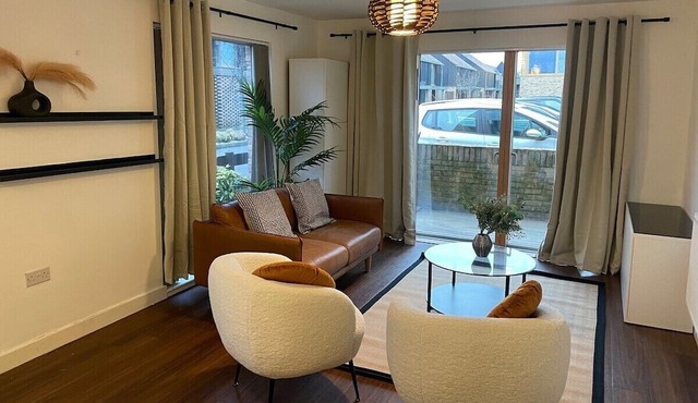 Superior Cambridge Apartment-King Bed nr Hospitals