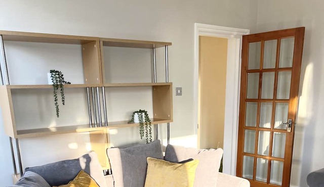 London Retreat 2-Bed Gem near Wembley Stadium