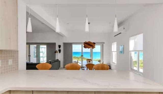 Infinity Pool Oceanside Home 'Saffron House'
