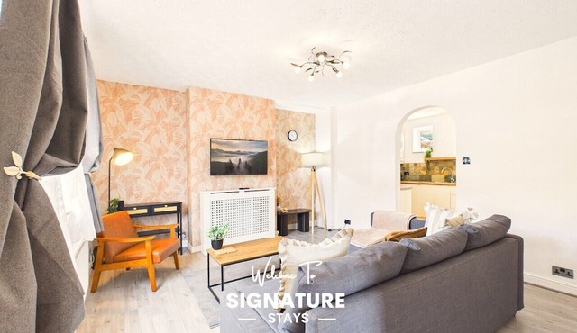 Hatfield Retreat | Parking | Spacious | Sleeps 5