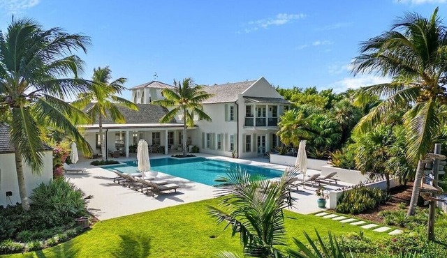 Luxurious Island Retreat in Ocean Club Estates